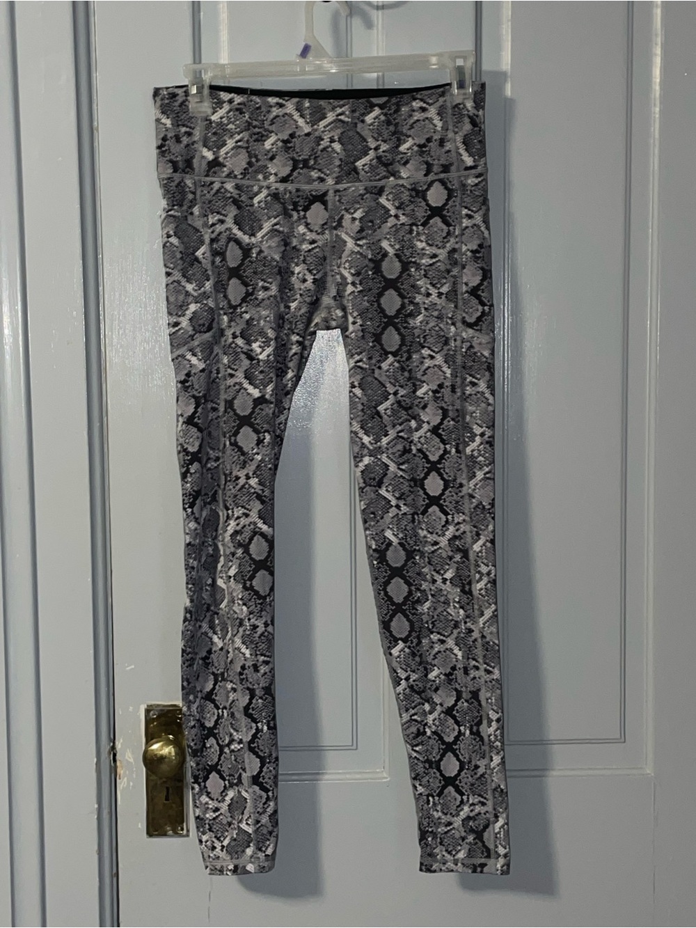 Victoria's Secret Sport Snake-Print Leggings — Black & Gray